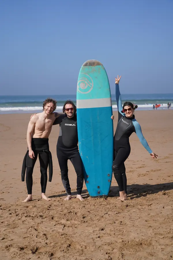 Friends with a Vibe surfboard on the beach